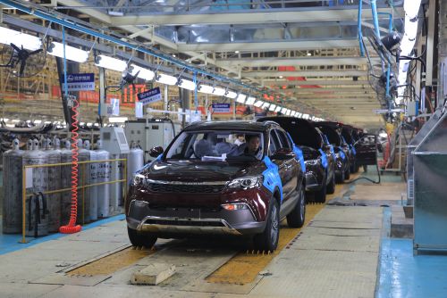 安徽猎豹汽车有限公司生产线。