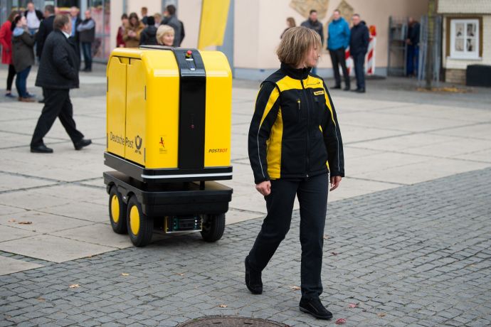 German post develops mailman robots